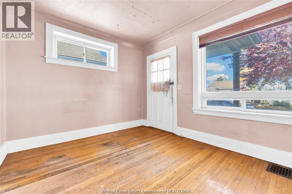 2-bedroom Single Family at 2379 George, Windsor — photograph 2