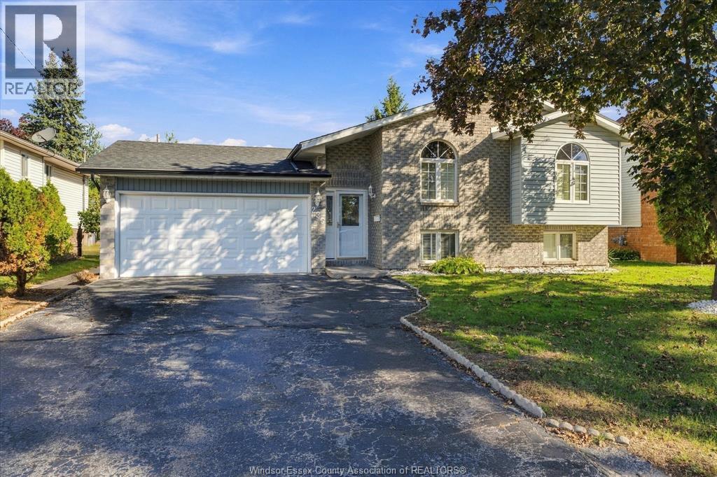 5-bedroom Single Family at 239 Bouffard Road, LaSalle — primary photograph