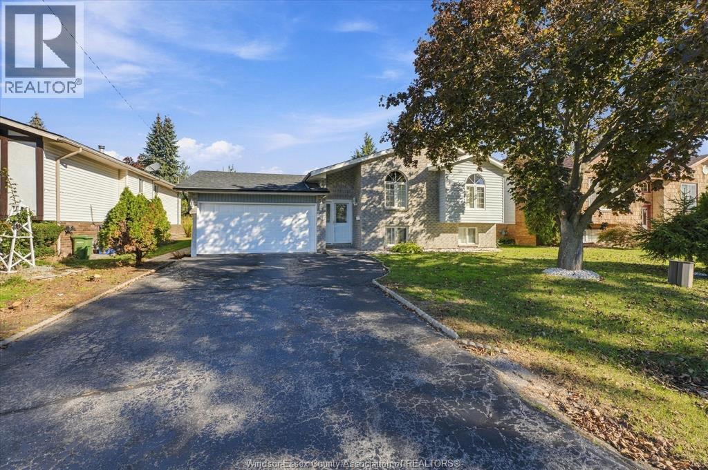 5-bedroom Single Family at 239 Bouffard Road, LaSalle — photograph 2
