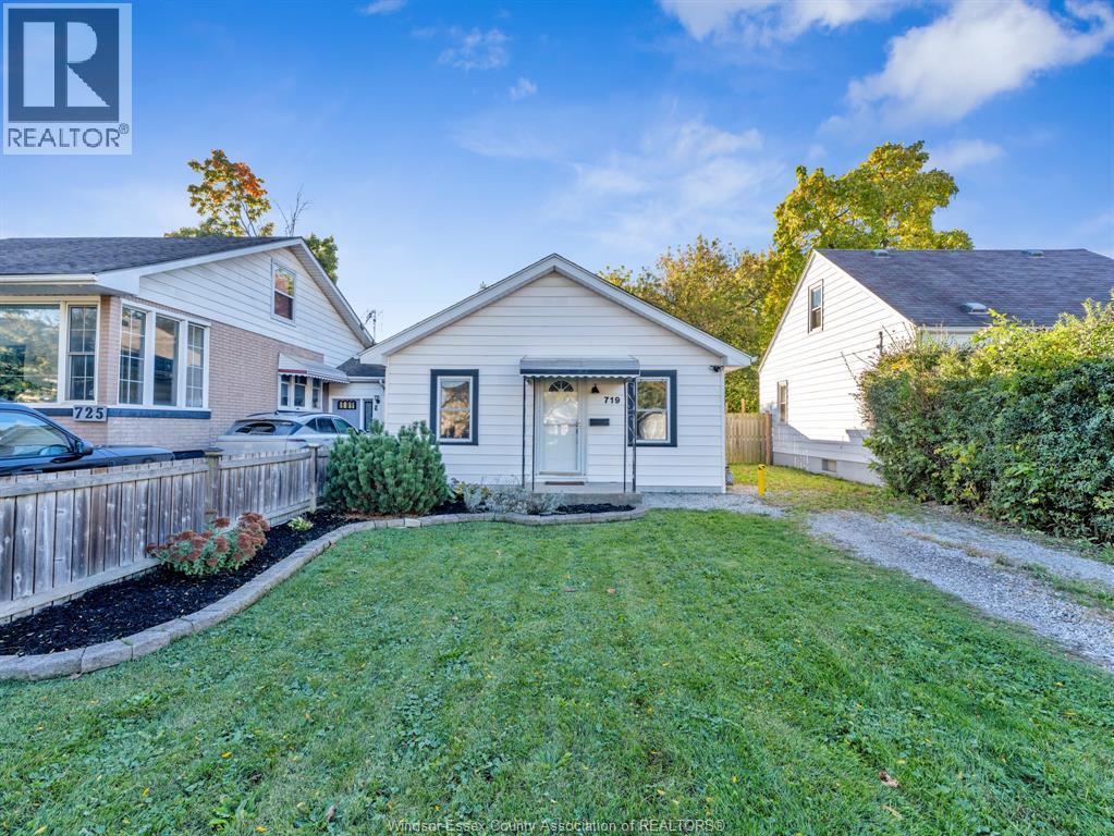 2-bedroom Single Family at 719 Hildegarde, Windsor — primary photograph
