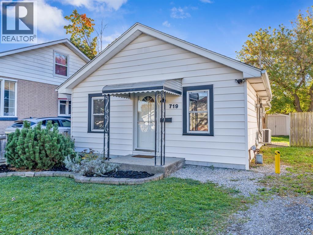 2-bedroom Single Family at 719 Hildegarde, Windsor — photograph 2