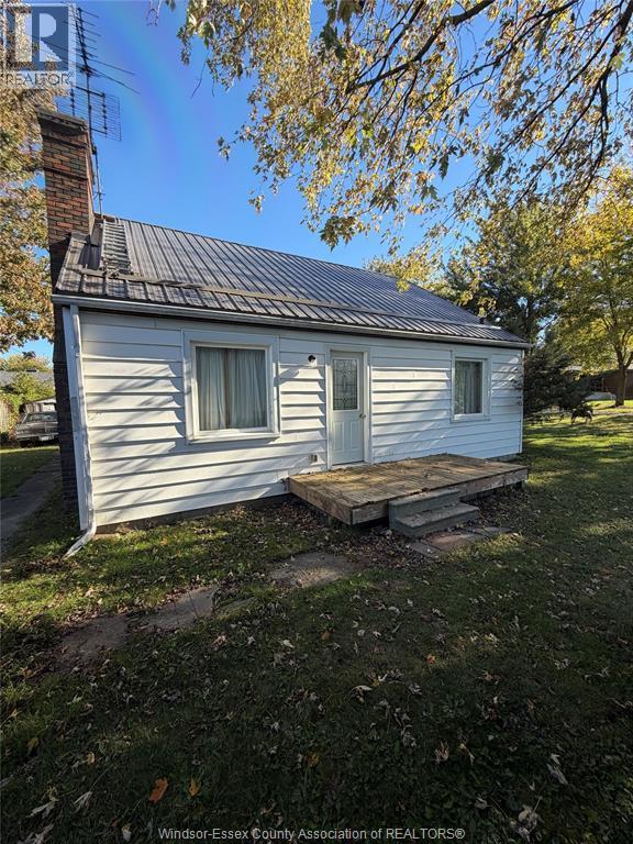 3-bedroom Single Family at 6104 Malden Road, Tecumseh — photograph 3