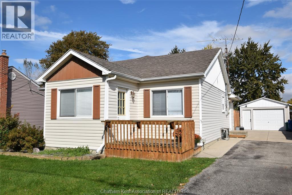 3-bedroom Single Family at 20977 Mahler Street, Charing Cross — photograph 3