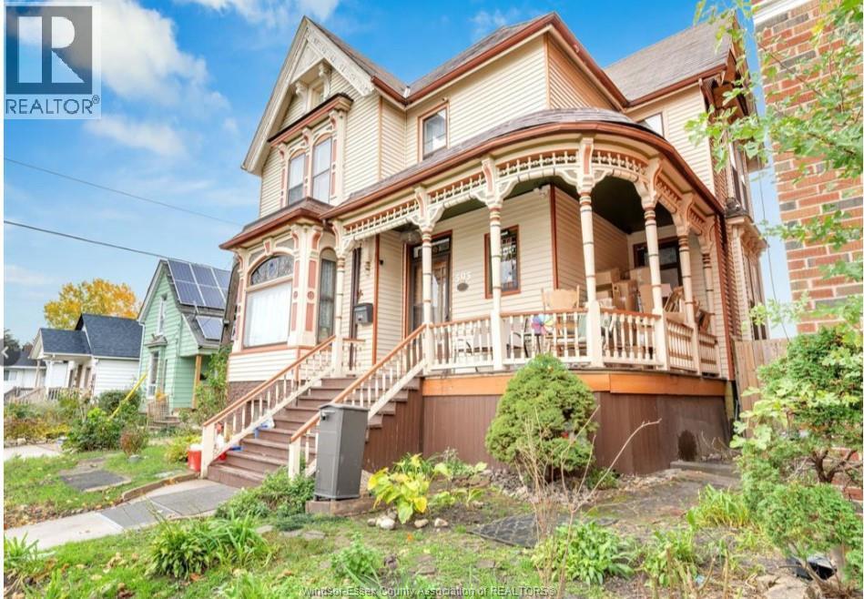 5-bedroom Single Family at 595 Cataraqui, Windsor — primary photograph
