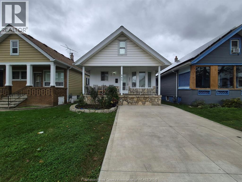 5-bedroom Single Family at 947 Elsmere, Windsor — primary photograph