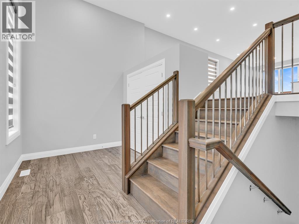 3-bedroom Single Family at 114 Bear Street #MAIN, Essex — photograph 3