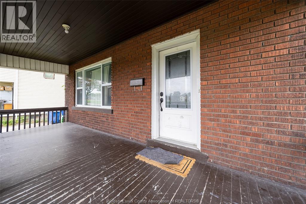 3-bedroom Single Family at 394 Crawford Avenue, Windsor — photograph 3