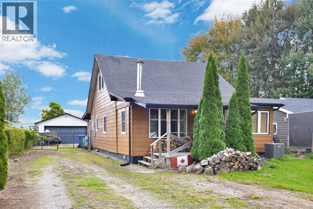 3-bedroom Single Family at 1957 Front Road, Amherstburg — primary photograph