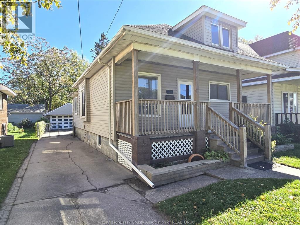 3-bedroom Single Family at 3515 Sandwich Street, Windsor — primary photograph