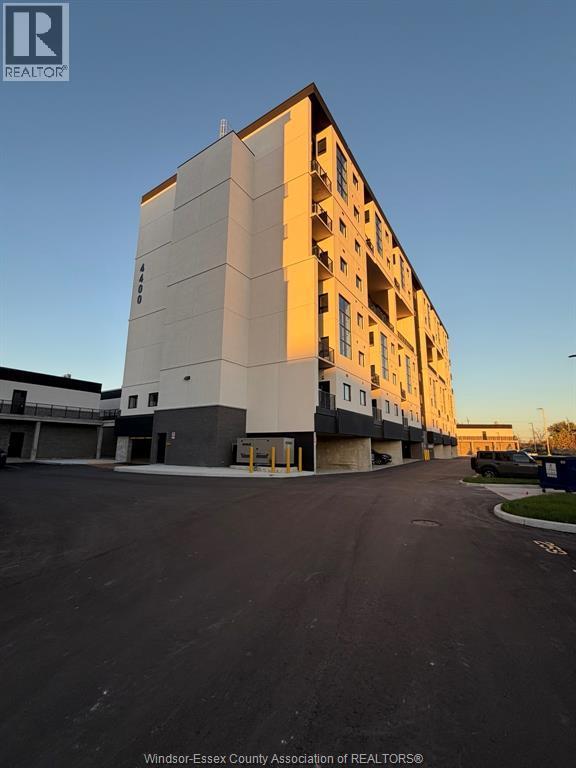 1-bedroom Single Family at 4400 Laurier Parkway #476, LaSalle — primary photograph