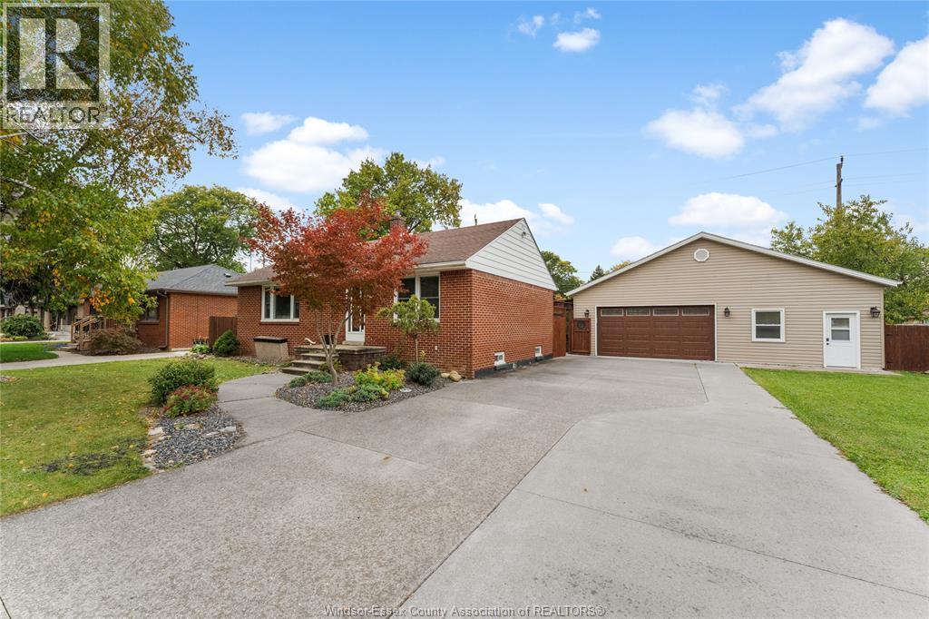 4-bedroom Single Family at 2505 Virginia Park Avenue, Windsor — primary photograph