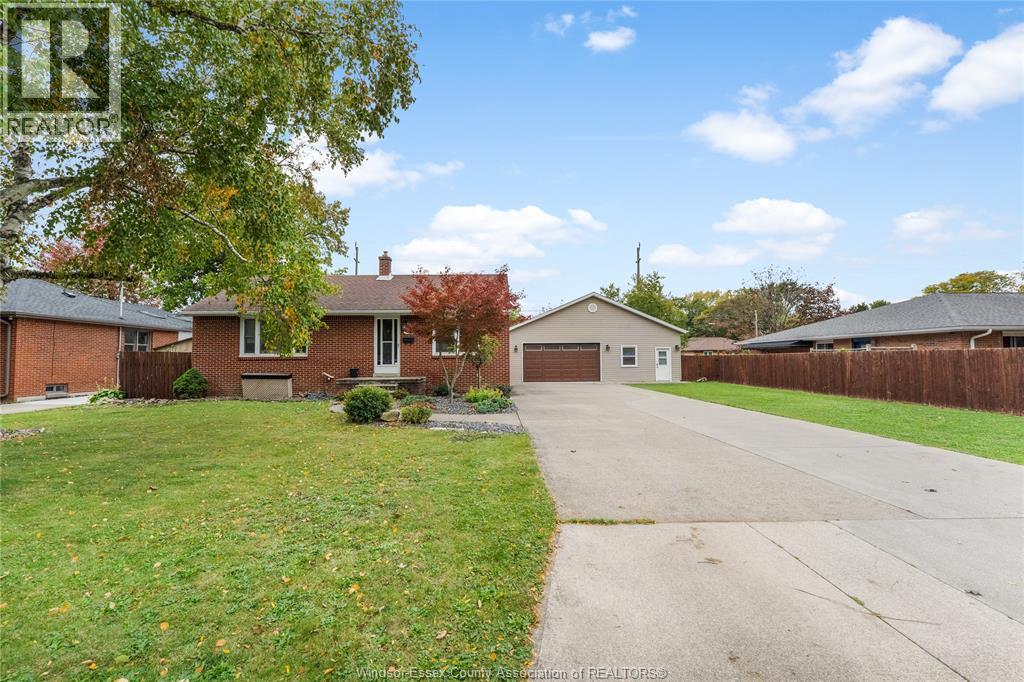 4-bedroom Single Family at 2505 Virginia Park Avenue, Windsor — photograph 2