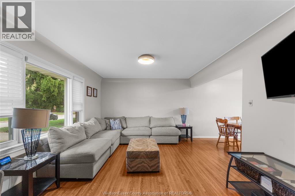 4-bedroom Single Family at 2505 Virginia Park Avenue, Windsor — photograph 3