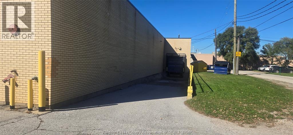 Industrial at 1640 Huron Church Road, Windsor — primary photograph
