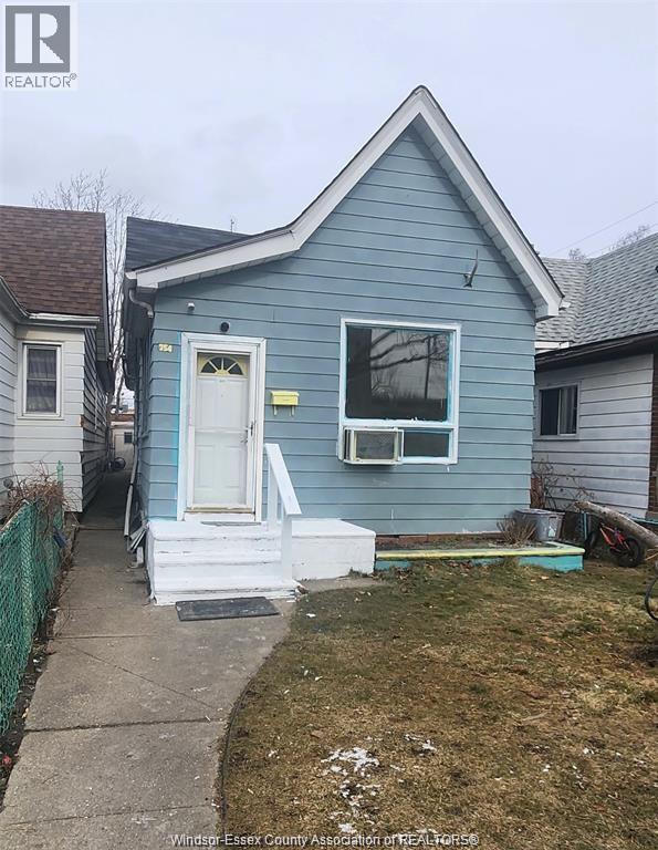 Single Family — 754 Tuscarora, Windsor, Ontario