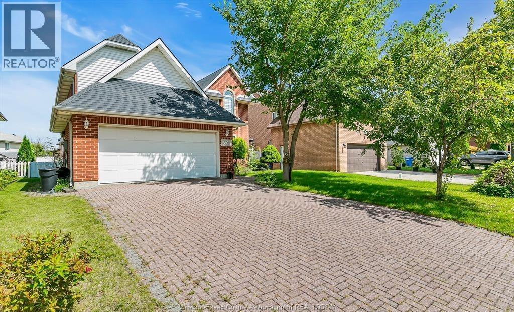4-bedroom Single Family at 898 Hacienda Court, Windsor — photograph 2