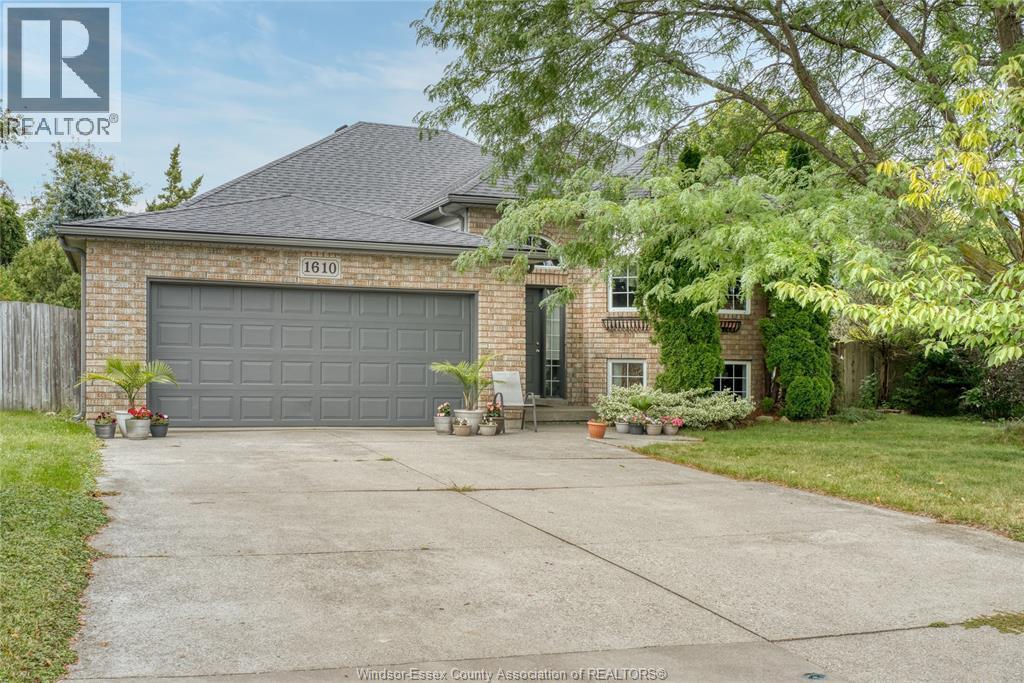 5-bedroom Single Family at 1610 Chornoby Crescent, Tecumseh — photograph 2