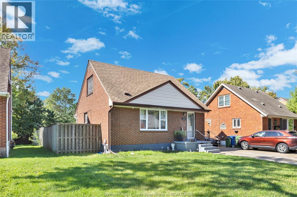 3-bedroom Single Family at 1273 Tilston Drive, Windsor — photograph 2
