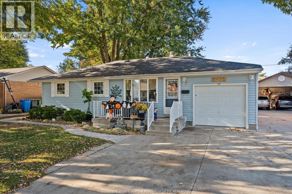 3-bedroom Single Family at 3473 Bliss, Windsor — photograph 2