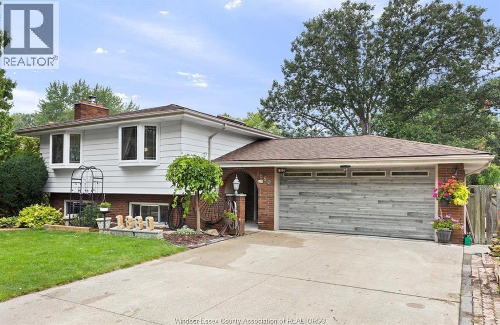 3-bedroom Single Family at 1880 Liberty #UPPER, Windsor — primary photograph