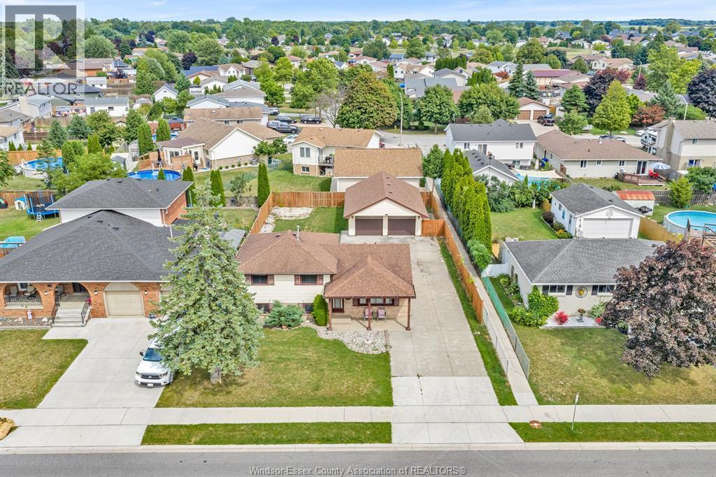 3-bedroom Single Family at 172 Pacific, Amherstburg — photograph 2