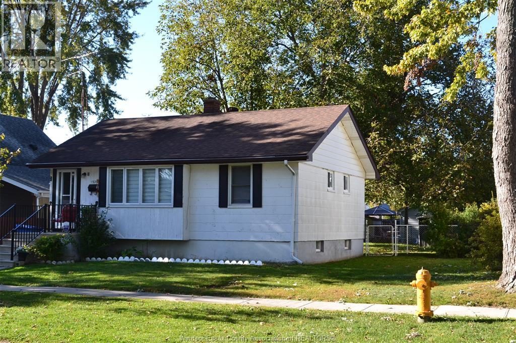 2-bedroom Single Family at 1929 Ellrose, Windsor — photograph 2