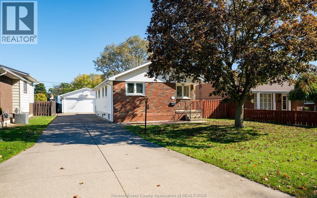 Single Family — 3172 Clemenceau Boulevard, Windsor, Ontario
