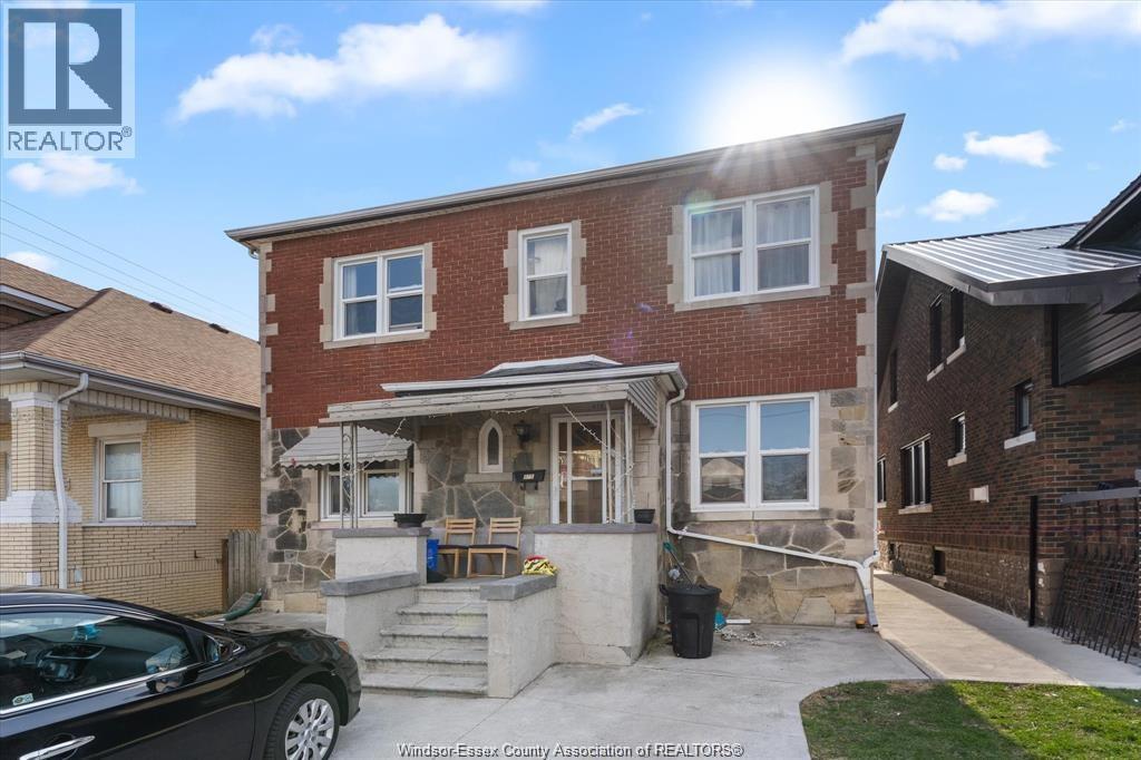 6-bedroom Single Family at 975 Parent, Windsor — photograph 3