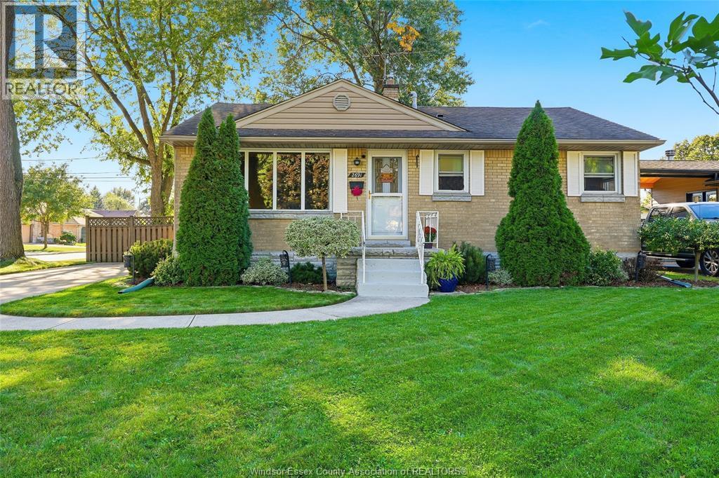 3-bedroom Single Family at 2691 Askin, Windsor — primary photograph