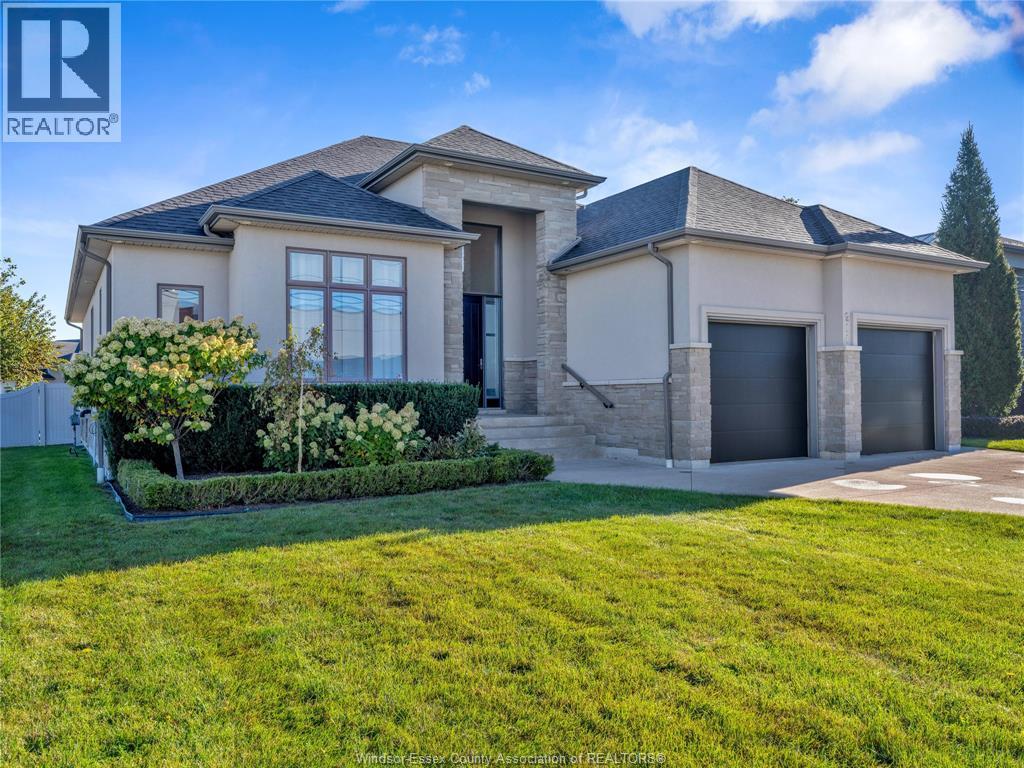 5-bedroom Single Family at 211 Robson Road, Leamington — primary photograph