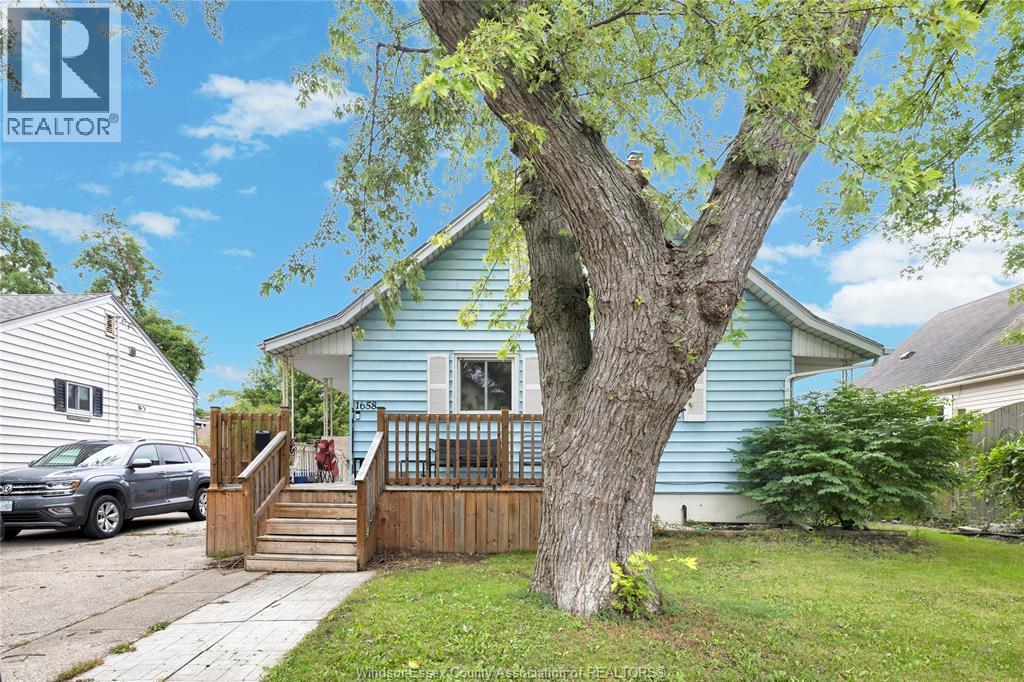 3-bedroom Single Family at 1658 Arthur, Windsor — photograph 2