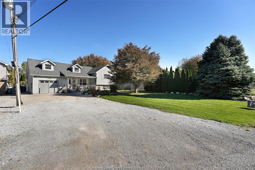 4-bedroom Single Family at 526 Cumberland Way, Harrow — photograph 3