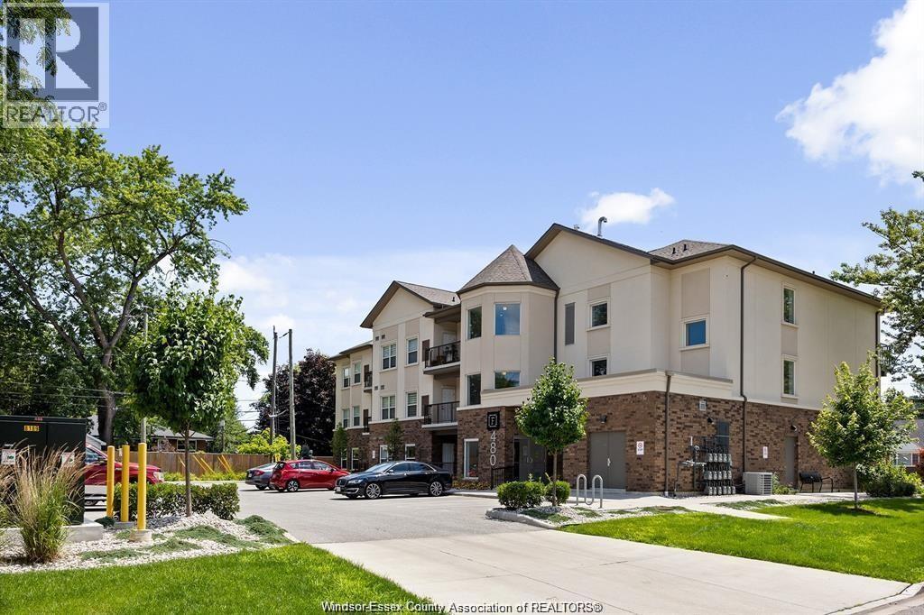 2-bedroom Single Family at 480 Fairview Boulevard #101, Windsor — primary photograph