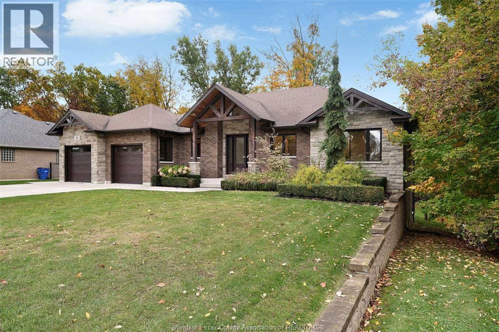 4-bedroom Single Family at 26 Two Creeks Lane, Wheatley — photograph 2