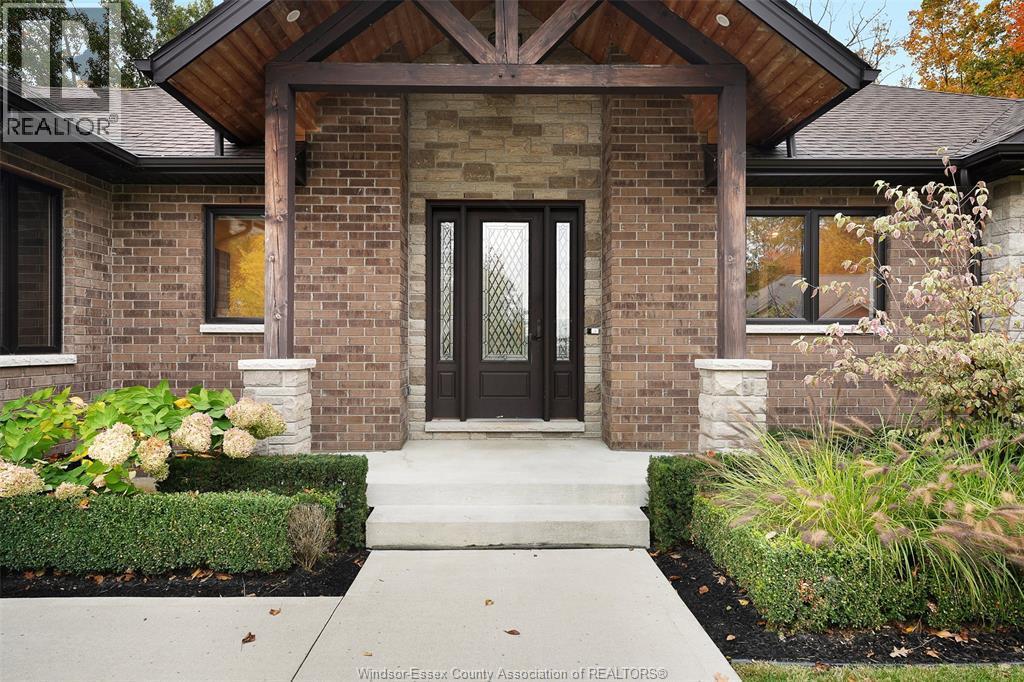 4-bedroom Single Family at 26 Two Creeks Lane, Wheatley — photograph 3
