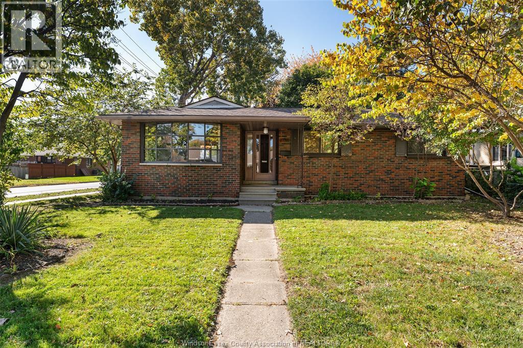 4-bedroom Single Family at 2997 St Patrick's Drive, Windsor — primary photograph