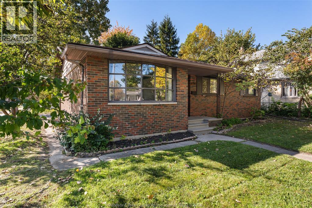 4-bedroom Single Family at 2997 St Patrick's Drive, Windsor — photograph 2
