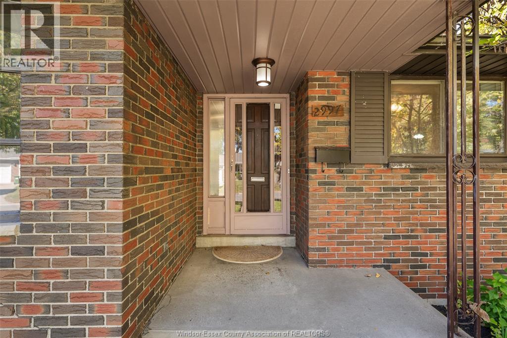 4-bedroom Single Family at 2997 St Patrick's Drive, Windsor — photograph 3