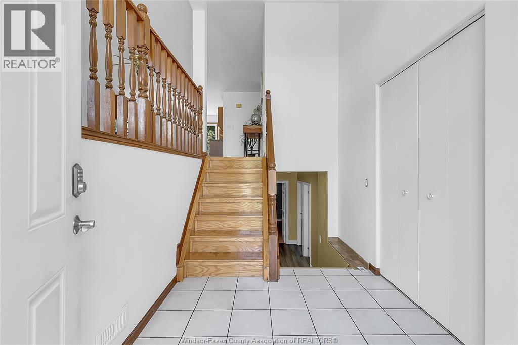 5-bedroom Single Family at 3291 Conservation Drive, Windsor — photograph 3