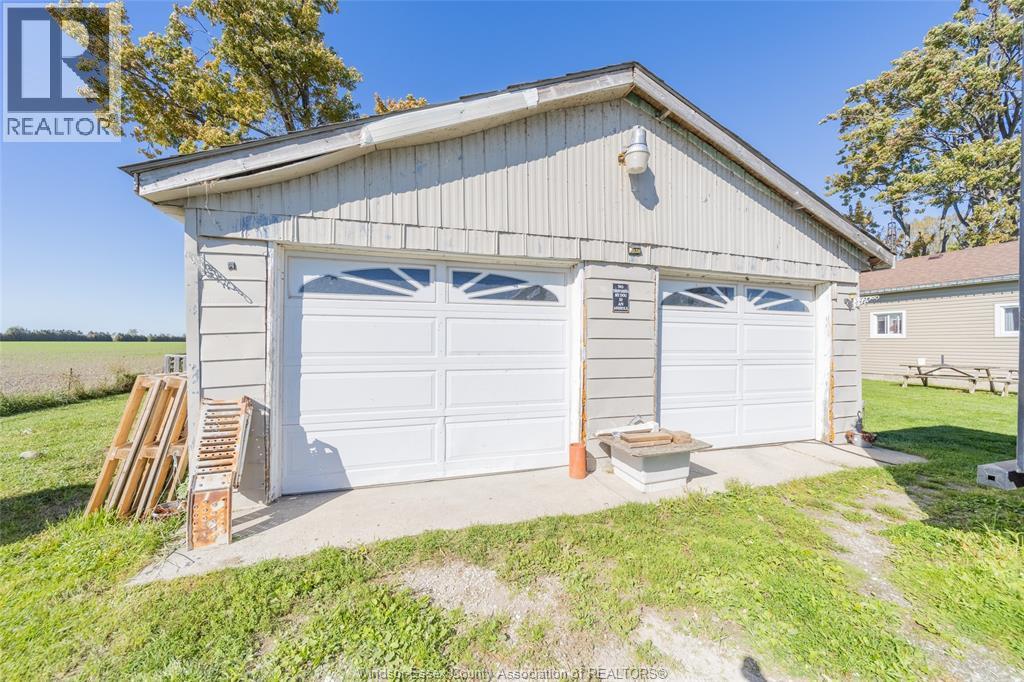 3-bedroom Single Family at 3331 Kemp Line, Tilbury — photograph 2