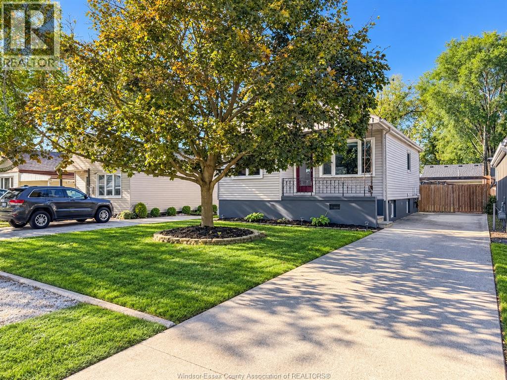 3-bedroom Single Family at 2433 Meighen, Windsor — primary photograph