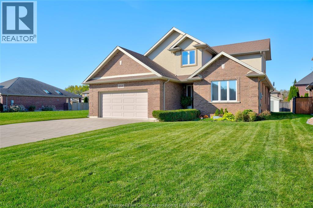 3-bedroom Single Family at 256 Maxwell Crescent, Lakeshore — primary photograph
