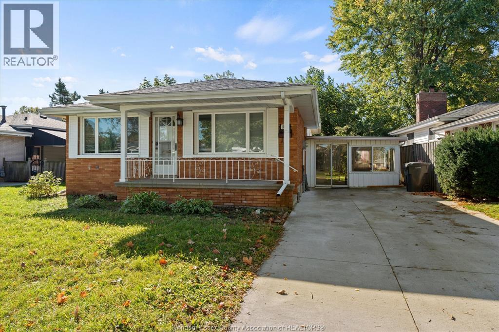 4-bedroom Single Family at 10205 Pulbrook, Windsor — photograph 2