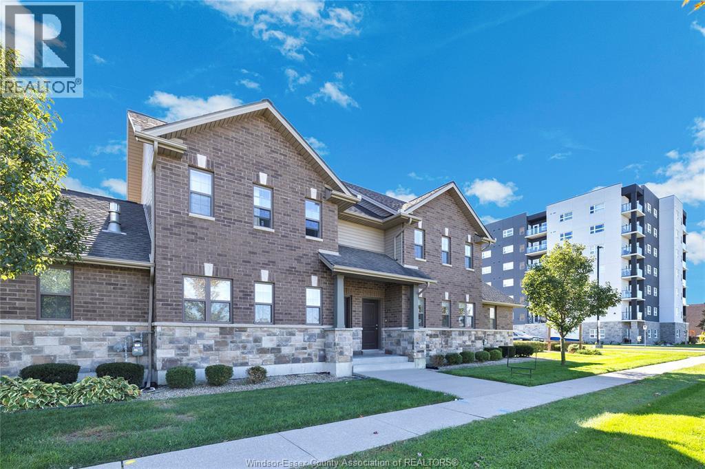2-bedroom Single Family at 8475 Wyandotte #112, Windsor — photograph 3