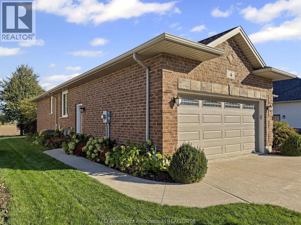 2-bedroom Single Family at 4 McKee Road, Wallaceburg — photograph 3