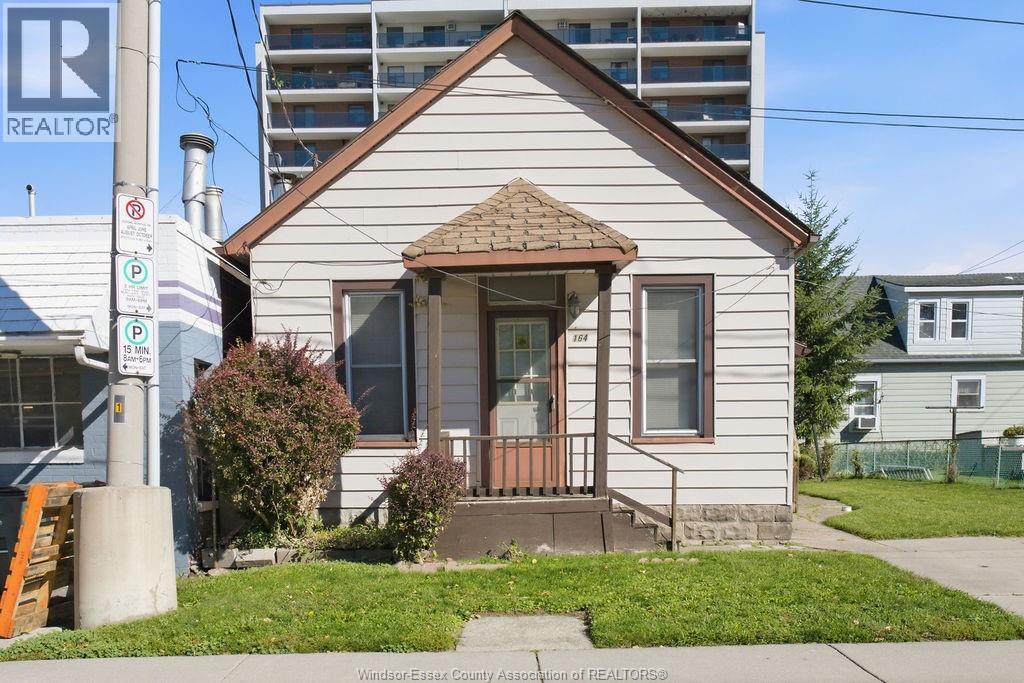 2-bedroom Single Family at 164 Parent Ave, Windsor — photograph 3