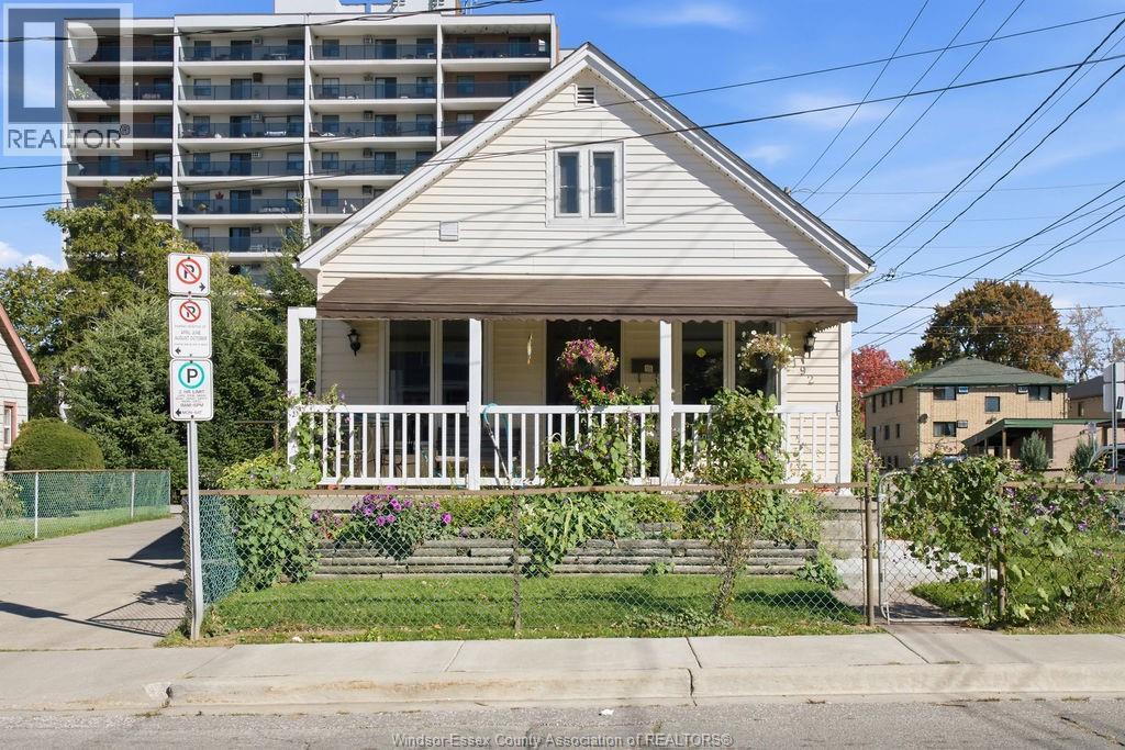 2-bedroom Single Family at 192 Parent Ave, Windsor — photograph 3
