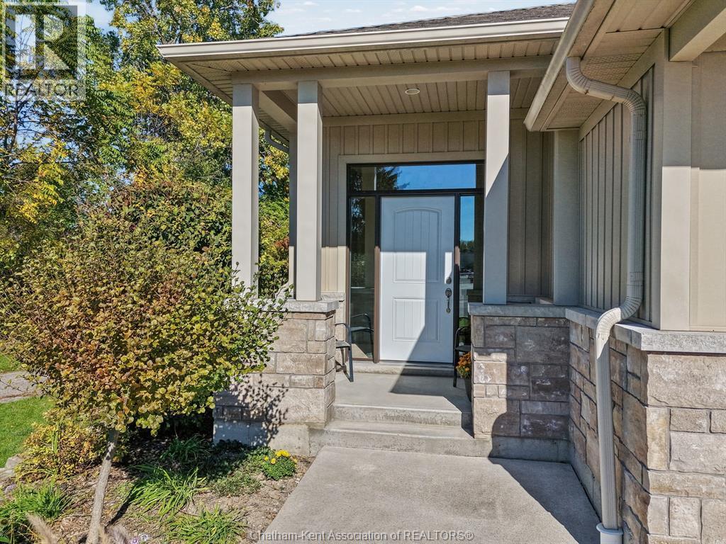 3-bedroom Single Family at 75 Landings Pass, Chatham — photograph 2