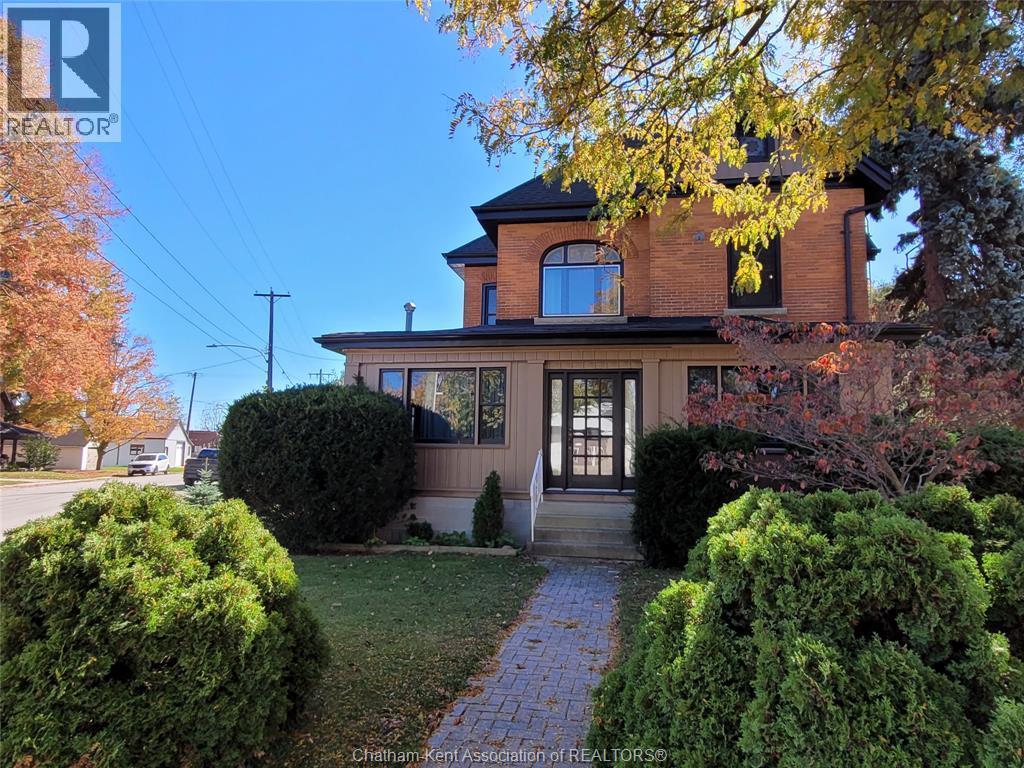 4-bedroom Single Family at 61 London Road, Thamesville — primary photograph