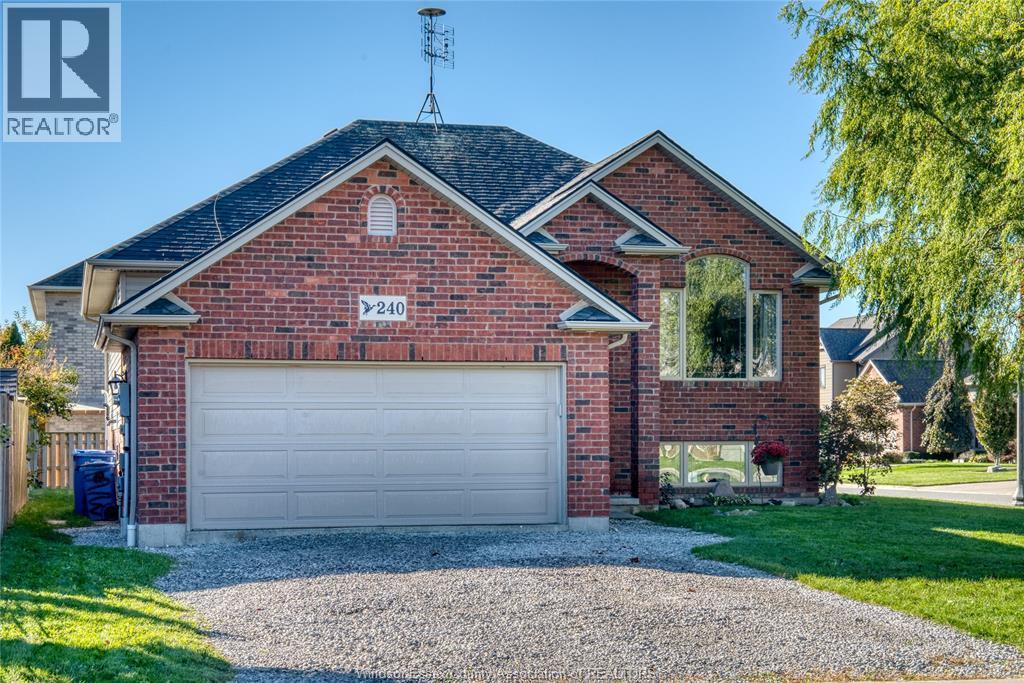 4-bedroom Single Family at 240 St Peter Street, Belle River — photograph 2